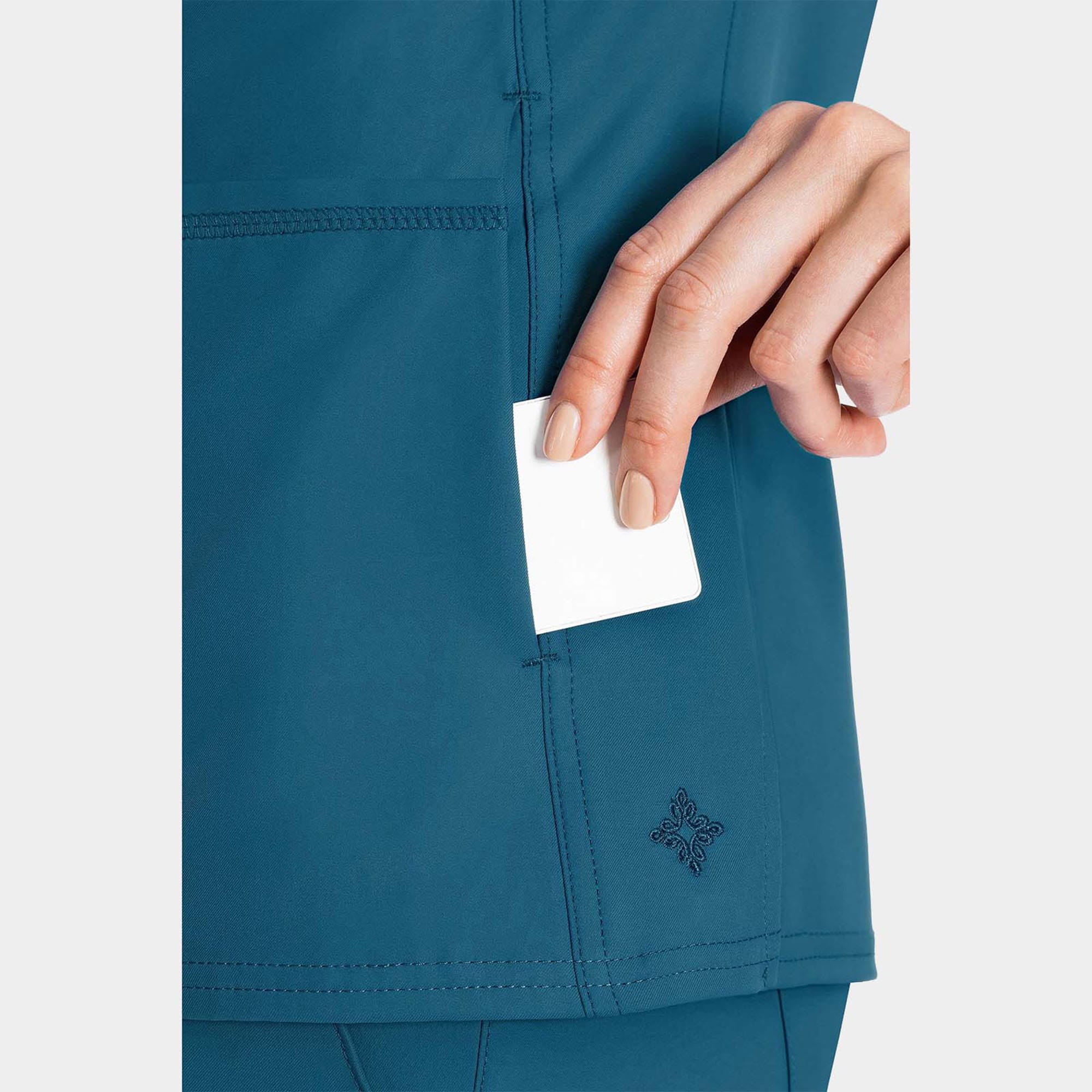 MC Insight Side Pocket Top MC2468_CARI_Pocket Detail